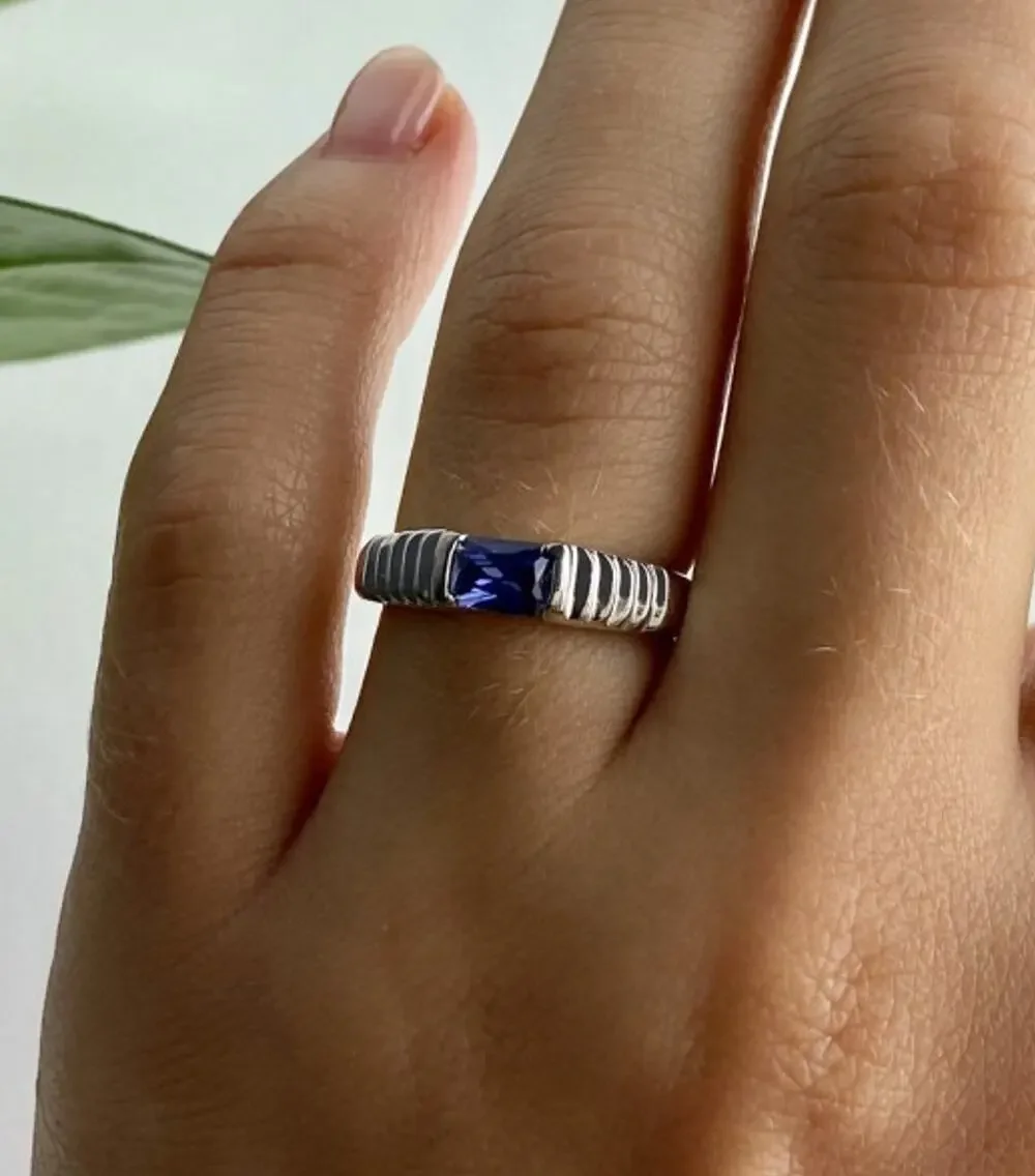 925 Sterling Silver Purple CZ Ring Size 6.5